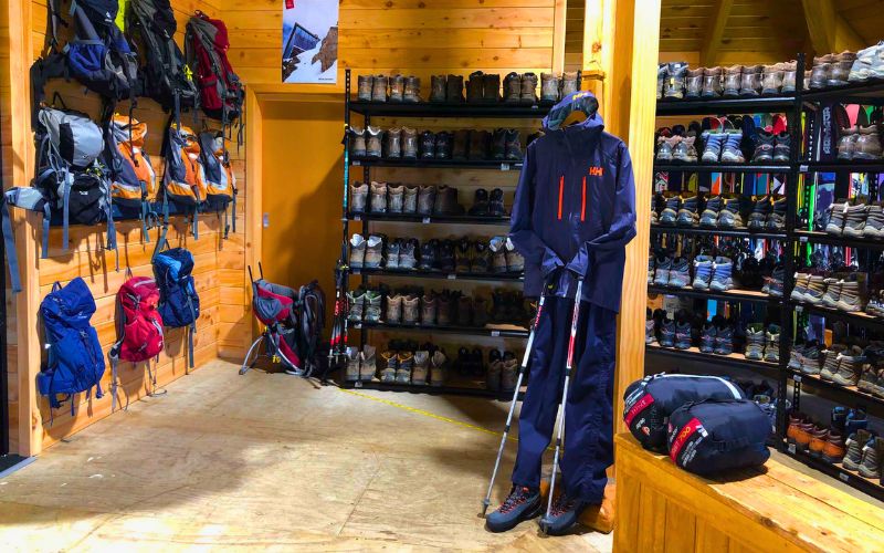 Trekking Tà Chì Nhù - "Nóc nhà" Yên Bái: Kinh nghiệm từ một trekker lão luyện Bo tui nhung vat dung thiet yeu cho chuyen chinh phuc noc nha Yen Bai