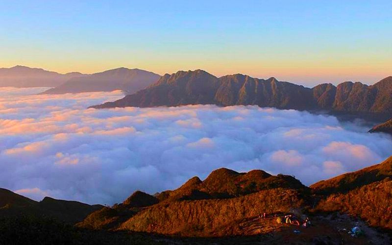 Trekking Tà Chì Nhù - "Nóc nhà" Yên Bái: Kinh nghiệm từ một trekker lão luyện Len dinh Ta Chi Nhu nho ghe tham nhung dia diem cuc pham nay