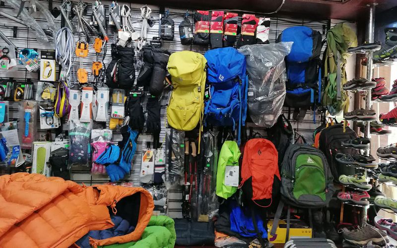 Trekking Fansipan - Nóc nhà Đông Dương: Kinh nghiệm trekking "xịn sò" nhất 2025! Len do chinh phuc Fansipan Gon nhe ma day du