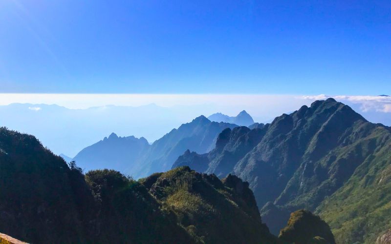 Trekking Fansipan - Nóc nhà Đông Dương: Kinh nghiệm trekking "xịn sò" nhất 2025! Lich trinh trekking Fansipan 2 ngay 1 dem chuan khong can chinh