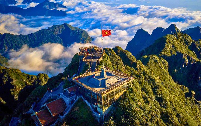 Trekking Fansipan - Nóc nhà Đông Dương: Kinh nghiệm trekking "xịn sò" nhất 2025! Thoi tiet tai Fansipan
