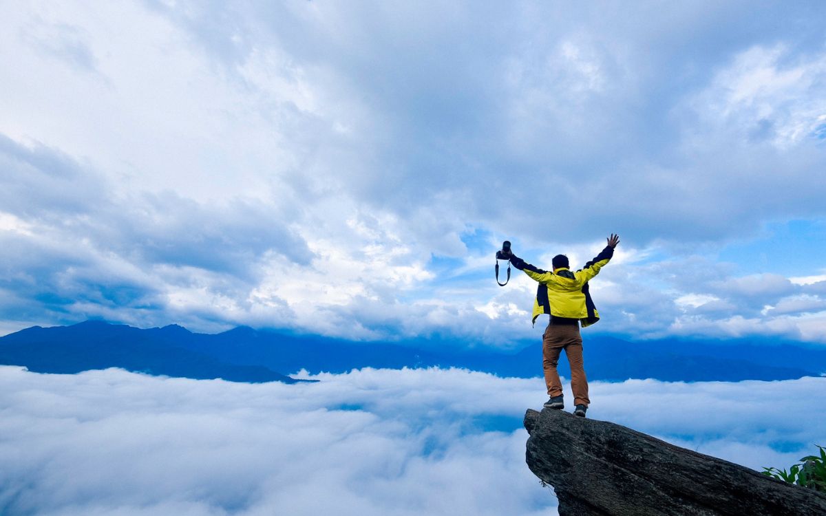 Trekking Fansipan – Nóc nhà Đông Dương: Kinh nghiệm trekking “xịn sò” nhất 2025! 