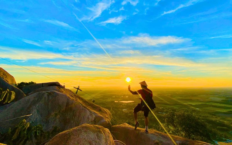 Trekking Núi Bà Đen: Kinh Nghiệm từ A-Z Cho Dân Trekker Chon cung duong nao cho hop ly