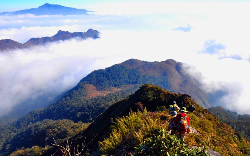 Bạch Mộc Lương Tử Trekking: Chinh phục "Nóc nhà" Tây Bắc và săn mây đại ngàn! Nhung diem check in cuc pham khi trekking Bach Moc Luong Tu