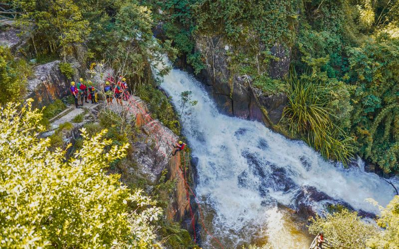 Kinh nghiệm Trekking Đà Lạt từ A-Z cho dân Trekker Quang Thua Lac buoc giua thien nhien hoang so