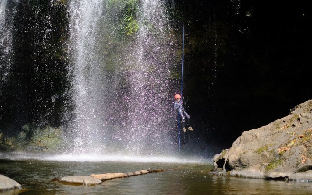 5 Vật Dụng Trekking Chư Bluk