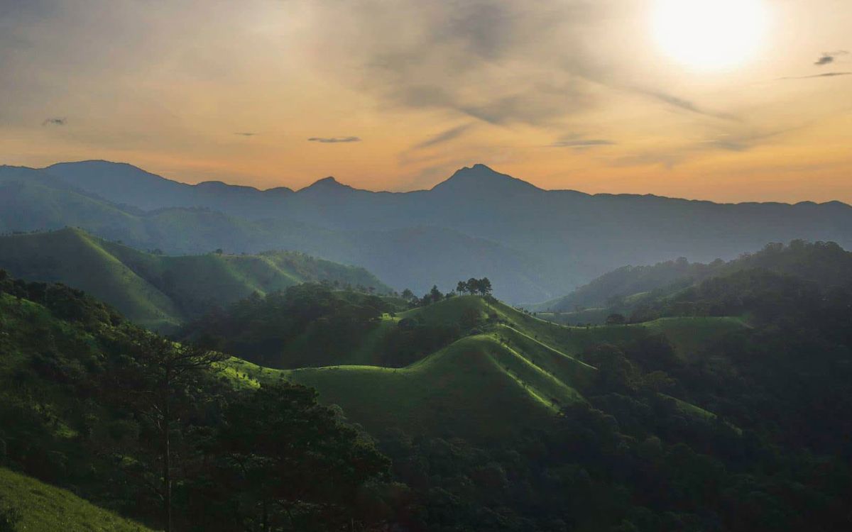So sánh trekking Tà Năng – Phan Dũng với các cung đường trekking khác