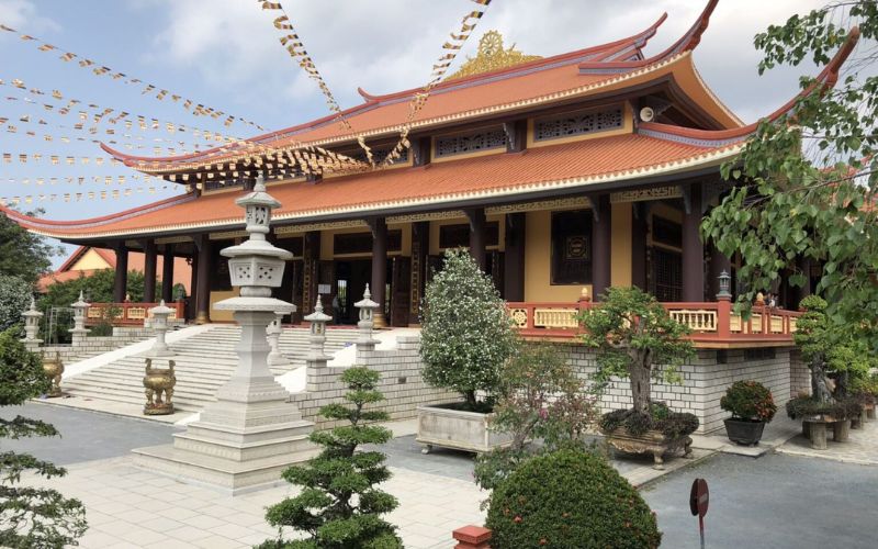 Các Địa Điểm Tham Quan Gần Hồ Tuyền Lâm: Khám Phá Đà Lạt Trọn Vẹn Thien Vien Truc Lam
