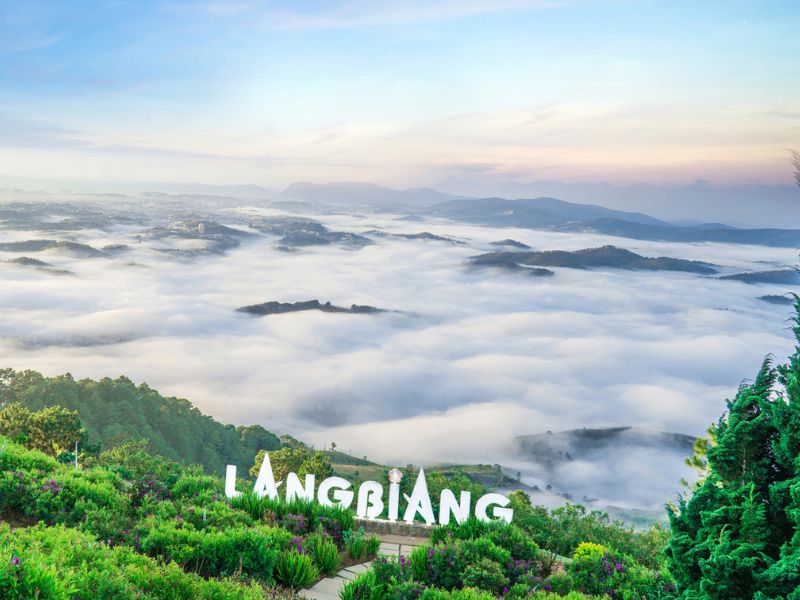Thời Tiết Langbiang: Bí Kíp Chọn Thời Điểm Trekking Lý Tưởng bi kip san may langbiang