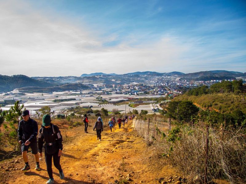 Chọn Giày Trekking Langbiang: Bí Kíp Cho Đôi Chân Thoải Mái tai sao can chon giay trekking phu hop cho langbiang