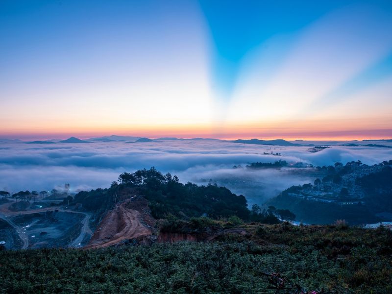 Thời Tiết Langbiang: Bí Kíp Chọn Thời Điểm Trekking Lý Tưởng thoi diem trekking langbiang ly tuong
