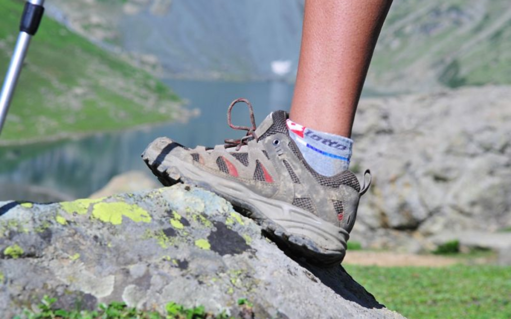 Giày Trekking Nam: Bí Quyết Chọn Đôi Giày "Chân Ái" Cho Mọi Hành Trình Giay Trekking Nam Bi Quyet Chon Doi Giay Chan Ai Cho Moi Hanh Trinh