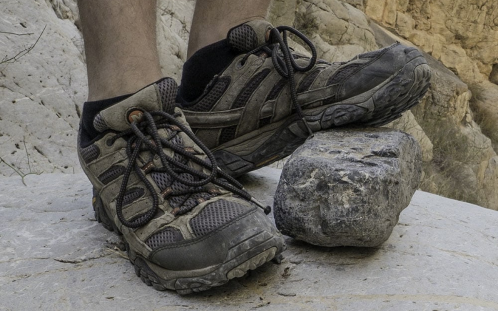 Review Chi Tiet Giay Trekking Merrell Moab 2 Mid GTX Vua cua Su Thoai Mai va Gia Tri 10