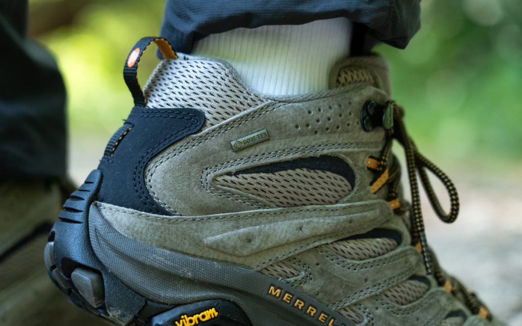 Review Chi Tiet Giay Trekking Merrell Moab 2 Mid GTX Vua cua Su Thoai Mai va Gia Tri 2