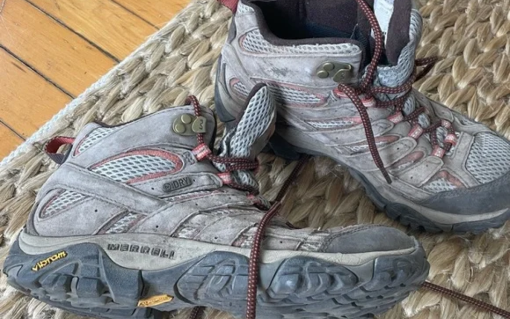 Review Chi Tiet Giay Trekking Merrell Moab 2 Mid GTX Vua cua Su Thoai Mai va Gia Tri 5